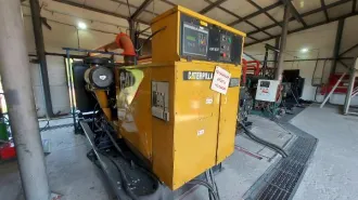Дизель-генераторная установка Caterpillar 3412, серийный номер TGC00869, передвижная. Расположение: Красноярский край, Енисейский район, п. Новоназимово, кадастровый номер 2-14-00-06-000003. Состояние б/у.