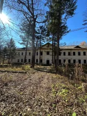 Земельный участок с объектами недвижимости, Приморский край, Хасанский район, с. Барабаш, кадастровый номер 25:20:110101:3104, с расположенными на нем объектами: нежилое здание лечебное (25:20:110101:2702), нежилое здание гаража (25:20:110101:2703), нежилое здание контрольно-пропускного пункта…