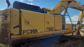 Экскаватор гусеничный Komatsu PC-300-6, 1999 г., заводской № (рамы) 31581, ГРЗ ММ804949. Местонахождение: Респ. Саха (Якутия), г. Олекминск, с. Авиапорт, ул. Кузьмина, д. 2.