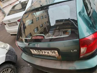 Kia Rio 2003 года, 97.9 л.с. Цвет зеленый. VIN: X4XDC243230001322, госномер Т189РХ98. Разрешенная максимальная масса 1467 кг, масса без нагрузки 1072 кг.