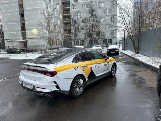 Kia K5, 2021. Автомобиль: марка/модель: KIA K5, идентификационный номер (VIN): XWEG2414BN0006517, наименование (тип ТС): легковой седан, категория: В, год выпуска: 2021, номер двигателя: G4NAMH621409, номер шасси (рамы): ОТСУТСТВУЕТ, номер кузова: XWEG2414BN0006517, цвет: белый-желтый-серый…