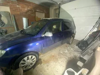 Mazda Demio, 2002 года, 91 лс, 295000 км, АКПП. Автомобиль легковой Mazda Demio, 2002 года выпуска, г/н А348УЕ38, номер кузова: DY3W-112332, цвет: синий.