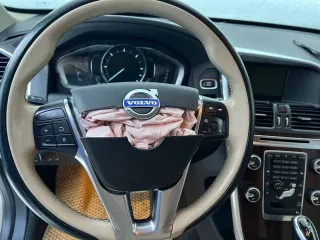 Volvo XC60, 2013 года, 163 лс, 232254 км, полный привод, АКПП. Автомобиль Volvo XC60. После ДТП, эксплуатация невозможна. Акт исследования прилагается.