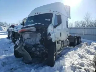 Volvo VNL64T 2002 года выпуска, гос. номер А715РР122, VIN: 4V4NC9TG33N340569, номер двигателя (кузова): 14041525.