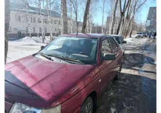 ВАЗ 21124 2005 года, комби (хэтчбек). VIN: XTA21124050293987. Государственный регистрационный знак: Н 843 КЕ 96. Модель двигателя: 21124, номер: 1239823. Цвет кузова: темно-малиновый. Мощность двигателя: 89,1 л.с. (65,5 кВт). Рабочий объем: 1596 куб. см. Тип двигателя: бензиновый. Экологический…