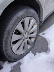 Subaru Outback 2003 года, 250 л.с., пробег 200000 км, полный привод, АКПП. Тип двигателя: бензиновый, кузов №: ВРЕ-005761. ТС не заводится, имеются дефекты по кузову.