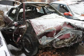 Автомобиль Audi 100, г/н У027ЕМ26, 1992 г.в. VIN (WAUZZZ4AZNNI33442). Документы и ключи отсутствуют.