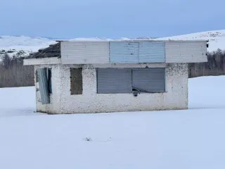 Комплекс имущества: Земельный участок расположен в Республике Тыва, Эрзинский район, село Эрзин, площадь 1848 кв.м, кадастровый номер 17:16:0301032:294, категория земель ЗНП, вид разрешенного использования под автозаправочную станцию. Нежилое здание расположено в Республике Тыва, Эрзинский район…