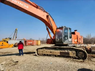 Экскаватор гусеничный Hyundai R300LC-9SH, заводской номер HHKHZ808LE0000183, 2014 год выпуска, госномер 58 УЕ 9248 (63 СВ 9366). Экскаватор гусеничный Hyundai R300LC-9S, заводской номер HHKHZ810LE0001178, 2014 год выпуска, госномер 58 УЕ 9241 (63 СВ 9362). Трактор ДТ-75 ДЕРС2 с буровой установкой…