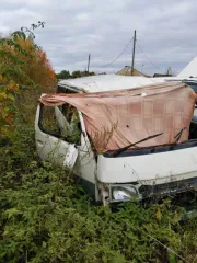 Toyota RegiusAce 2002 года, 91 лс, 300000 км, гос номер А402ОО124, VIN отсутствует, транспортное средство не на ходу, двигатель заклинил, коробка передач отсутствует