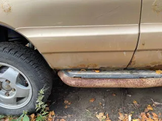 Шевроле Нива 2005 года выпуска, 80 л.с., пробег 140000 км, полный привод. VIN Х9L21230050093601, цвет бежевый металлик. Номер двигателя ВАЗ 2123 0104036, бензиновый, мощность 58,50 кВт (79,60 л.с.), объем 1690 см³. Номер кузова 0093601. Снаряженная масса 1400 кг, полная масса 1850 кг. Технически…