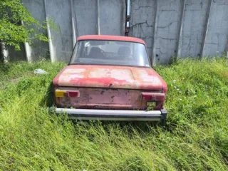 ВАЗ 21013 1983 года выпуска, красный цвет, VIN ХТА210130D4342408, госномер А243ОЕ95. Транспортное средство находится в неудовлетворительном, нерабочем техническом состоянии. Документы и ключ зажигания отсутствуют.