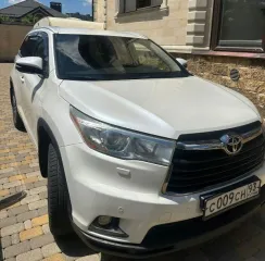 Toyota Highlander, 2014. А/м Toyota Highlander, г/в 2014, г/н С009СН93, VIN 5TDDKRFH50S060138. Обременение: арест. Вид транспорта: Автомобиль. Год выпуска: 2014. Государственный регистрационный знак: С009СН93. VIN номер: 5TDDKRFH50S060138. Марка: Toyota Highlander. Модель: Toyota Highlander.
