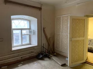 Административное помещение № 1004, общей площадью 21,2 кв.м. с кадастровым номером 43:35:310130:270, расположенное по адресу: Кировская область, р-н Уржумский, г. Уржум, ул. Советская, д. 46, пом. 1004 (входит в состав объекта культурного наследия федерального значения «Дом жилой», регистрационный…