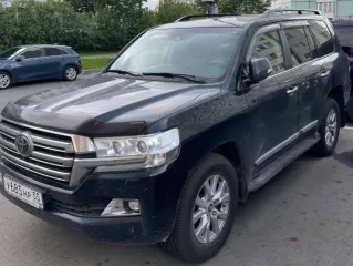 Toyota Land Cruiser 200, 2019 года, 249 лс, 160 000 км, полный привод, АКПП. Автомобиль TOYOTA LAND CRUISER 200 VIN JTMCV02J704287673. Категория ТС B, год 2019. Масса автомобиля 2 740 кг. Расположение руля - левый руль. Номер двигателя 0496637, модель двигателя 1VD, объем 4 461 куб.см., мощность…
