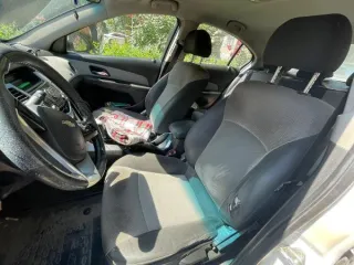 Легковой автомобиль (седан) Chevrolet Cruze, 2011 г.в., г/н В774НХ161, VIN XUFJA696JB3040020, белого цвета, имеются потертости на переднем бампере, вмятина на переднем правом крыле, вмятина в нижней части задней левой двери, пробег 127 766 км. Адрес: Ростовская область, г. Таганрог, пер. 21-й, д…