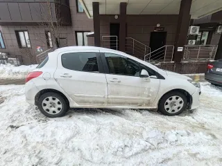 Peugeot 308 2010 года выпуска. VIN: Z8T4C5FS9AM010130.