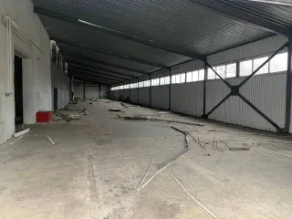 Здание 7858,3 кв.м и земельный участок 13650 кв.м в Калининградской области, Гурьевский район, поселок Поддубное, улица Лесная, дом 1. Земельный участок кадастровый номер 39:03:090910:24, площадь 13650 кв.м, категория земель: земли населенных пунктов, вид разрешенного использования: для…