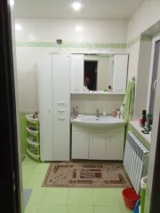 Продается 1/2 доля квартиры и 1/2 доля земельного участка в Ростовской области. Объекты расположены по адресу: Россия, Ростовская область, Ремонтненский район, село Ремонтное, улица Ленинская, дом 206, квартира 1. Земельный участок площадью 1040 кв.м., кадастровый номер 61:32:0010106:90. Жилое…