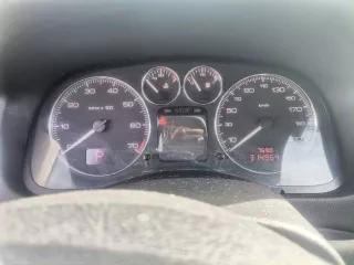 Автомобиль, Peugeot 307, 2007 г.в. VF33HNFUF84840462. Пробег 315000 по одометру, комплектация DSIG - климат, стеклоподъёмники все, АБС, панорамная крыша, Bluetooth, авто не на ходу - не заводится, причина неизвестна, кондиционер не работает, радиатор охлаждения основной течёт, машина давно стоит…