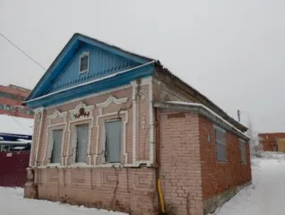 Жилой дом с торговой лавкой 109.7 кв.м Татарстан Нежилое здание (объект культурного наследия местного (муниципального) значения «Жилой дом с торговой лавкой», XIX–XX вв., номер в реестре – 161510376090004, 1-этажное, площадью 109.7 кв.м., кадастровый номер 16:54:100301:72, расположенное по адресу…