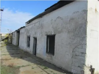 Нежилое здание 612.8 кв.м и земельный участок 600 кв.м в Керчи по адресу: Республика Крым, г. Керчь, ул. Айвазовского, д. 29. Здание с кадастровым номером 90:19:010109:11372, участок с кадастровым номером 90:19:010106:2277. Здание не эксплуатируется, одноэтажное, с одним отдельным входом. Находится…