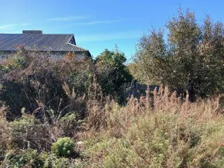 Квартира 75,8 кв.м, Саратовская область, 5/8 доли. Адрес: Саратовская область, Калининский район, село Первомайское, улица Новопоселковая, дом 16, квартира 1. Необходим капитальный ремонт. Территория рядом с домом благоустроена в средней степени. Возможна парковка личного автомобиля на прилегающей…