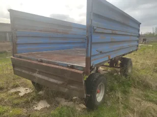 Прицеп 2ПТС-4,5 2014 года выпуска, заводской номер 8447, государственный регистрационный знак 33вс9380. Ознакомление с имуществом по договоренности в месте его нахождения: Владимирская область, Кольчугинский район, деревня Павловка.