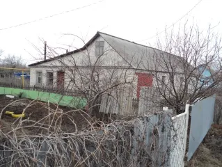 Коровник, площадь 1 300,30 кв.м., год постройки 1983, кадастровый номер: 56:30:0601001:569, адрес местоположения: Оренбургская область, Сорочинский район, с. Михайловка Первая, ул. Степная, дом 10.