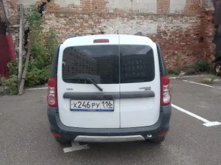 Lada Largus 2016 года выпуска, белого цвета, пробег 204 768 км. Комплектация: 1.6-литровый бензиновый двигатель (102 л. с.), механическая коробка передач, передний привод. VIN: XTAKS0Y5LH0956507. Находится в Казани.