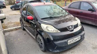 Peugeot 107, 2007 года, 68 лс, 274236 км. Автомобиль PEUGEOT 107, 2007 года выпуска, VIN - VF3PNCFAC88172290, цвет: черный, рег. знак: Е693АМ164. Учтено техническое состояние: коррозийные повреждения порогов. Имеются потертости, вмятины, сколы лакокрасочного покрытия. Требуется химчистка салона.