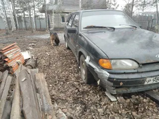 ВАЗ 2114, 2007 года, черный, 1.6 л (81 л.с.), пробег 300000 км. VIN: XTA21144074457740. Двигатель и коробка передач в хорошем рабочем состоянии. Требует ремонта: отсутствует аккумулятор, имеются сколы, царапины и очаги сквозной коррозии на крыльях, порогах и дверях. Возможны другие скрытые…