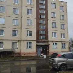 Однокомнатная квартира, Ленинградская область, пгт. Лесогорский, ул. Труда, д. 7, кв. 5, кадастровый номер 47:01:0501002:1122, площадью 37 кв.м. Квартира находится на втором этаже пятиэтажного дома. В квартире есть косметический ремонт, пластиковые окна, застеклен балкон, все коммуникации работают…