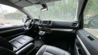 Легковой Peugeot Traveller, VIN-Z8TVEAHXVJM009923, 2018 г. в., цвет – черный. Т/с не исправно, отсутствуют пассажирские сиденья, а также есть иные недочеты описанные в отчете об оценки.