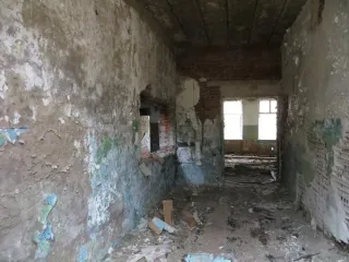 Земельный участок 2250 кв.м. и нежилое здание (казарма) 1086,6 кв.м, Архангельская область. Земельный участок площадью 2250 кв.м, кадастровый номер 29:16:241401:138, с расположенным на нем объектом недвижимости – нежилое здание (казарма) площадью 1086,6 кв.м, кадастровый номер 29:16:000000:1577…
