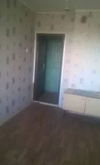 Доля 2/5  в помещении ,  комната , площадь 12.1 кв.м., назначение: Жилое, адрес  местонахождение : Россия, Респ Хакасия, г Черногорск, ул Советская, дом 104, квартира 701, кадастровый  условный  номер: 19:02:010523:490 Находится в долевой собственности, размер доли: 0,4
