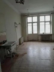 Нежилое помещение площадью 473,2 кв.м, расположенное в нежилом здании по адресу: Пермский край, г. Соликамск, ул. Коммунаров, д. 6. Год ввода в эксплуатацию: 1975. Общая площадь: 473.2 кв.м. Расположение в пределах объекта недвижимости: 1, 2 этажи, подвал. Кадастровый номер помещения…