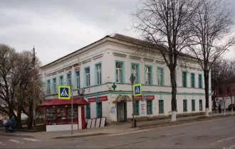 Нежилое здание 518.7 кв.м, Ленинградская область. Общая площадь 518,7 кв.м с кадастровым номером 47:11:0101046:46. Земельный участок общей площадью 833 кв.м, категория земель – земли населенных пунктов, вид разрешенного использования – предпринимательство с кадастровым номером 47:11:0101046:64…