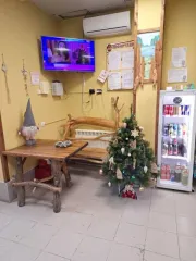 Комплект стол со скамьей из дерева (декоративные из дерева), б/у.