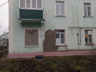 Двухкомнатная квартира площадью 47 кв.м, с кадастровым номером: 57:22:0740101:2193, расположенная по адресу: Российская Федерация, Орловская область, Ливенский район, пос. Сахзаводской, ул. Комсомольская, д. 6, кв. 2.