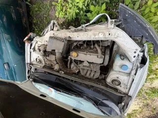 Lada Granta 2022, 90 л.с., механическая коробка передач, VIN: XTA219040P0865093. Находится в залоге у АО «ТБанк», пробег неизвестен. Не на ходу, после ДТП, требуется ремонт: замена аккумулятора, радиатора охлаждения, переднего бампера, фар, подушки безопасности водителя, лобового стекла, капота…