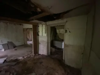 Здание 73 кв.м и земельный участок 1331 кв.м, расположенные по адресу: Орловская область, р-н Кромской, д. Арбузово. Здание, назначение: нежилое, наименование: ветучасток, площадь – 73 кв.м., количество этажей: 1, в том числе подземных 0, адрес объекта: Российская Федерация, Орловская область, р-н…