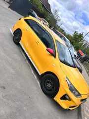 KIA Ceed 2019 года, VIN XWEH4816BK0001072, госномер У588ОХ799. Желтый цвет (в пленке), состояние удовлетворительное (после такси). Находится в залоге у ПАО Банк Зенит.