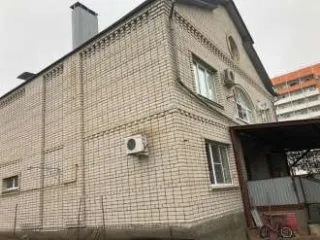 Жилой дом, назначение: жилой дом, площадь: общая 69.8 кв.м, в т.ч. жилая 37,4 кв.м, этажность 1, кадастровый (или условный) номер 61:53:0000015:379, находящийся по адресу: Ростовская обл., Красносулинский р-н, г. Красный Сулин, ул. Новоселовская, д. 35. Земельный участок, категория земель: земли…