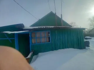 Жилой дом и земельные участки по адресу: Оренбургская область, Шарлыкский район, село Ратчино, улица Советская, дом 33. Площадь дома 36.2 кв. м. Площадь первого земельного участка 1154 кв. м, площадь второго земельного участка 1601 кв. м. Общая площадь земельных участков 2755 кв. м. Вид…