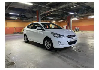Hyundai Solaris 2013, легковой автомобиль марки: HYUNDAI SOLARIS, год выпуска: 2013, идентификационный номер (VIN): Z94CT41DBDR228347, цвет кузова белый, объем двигателя 1591.