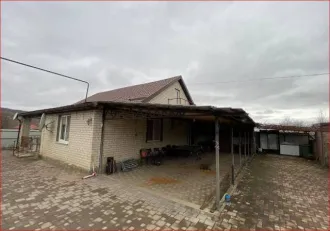 Доли дома и участка, 93,6 кв.м, Ставропольский край. 1/6 доля дома и 1/6 доля земельного участка в Ставропольском крае, еще 1/6 доля дома и 1/6 доля земельного участка в Ставропольском крае, еще 1/6 доля в праве на жилое здание, площадь: 93,6 кв.м., кадастровый номер: 26:06:173413:33 и 1/6 доля в…