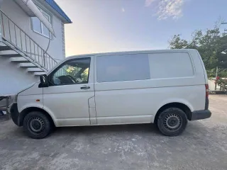 Volkswagen Transporter 2005 года.