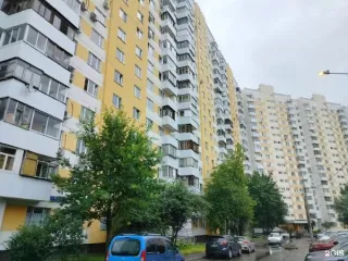 Земельный участок с кадастровым номером 48:17:0800505:102, пл. 10 000 кв.м., категория земель: земли населенных пунктов, виды разрешенного использования: для размещения объектов дорожного сервиса. 1. Здание, пл. 178 кв.м., кадастровый номер 48:17:0800505:165, нежилое. 2. Здание, пл. 87,9 кв.м…