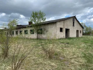 Нежилое здание (свинарник) 1 376,9 кв.м., земельный участок 18 052 +/-1 176 кв.м., Смоленская область, Гагаринский р-н, с/п Акатовское, д. Ивашково, стр. 4, кадастровые номера 67:03:1620101:511, 67:03:0030201:3220, земли сельскохозяйственного назначения - под производственной базой…